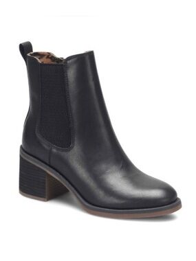 NWOT Finn Chelsea Boots from BOC
